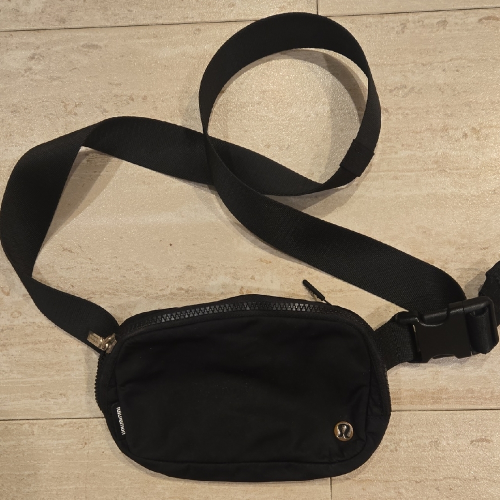 Lululemon Black Everywhere Belt Bag